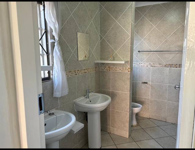 3 BEDROOM FREEHOLD FOR SALE IN WILLOW PARK
